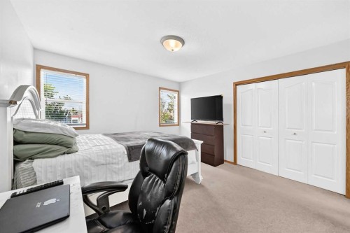 168 Country Hills Way Nw, Calgary, AB - Indoor Photo Showing Bedroom