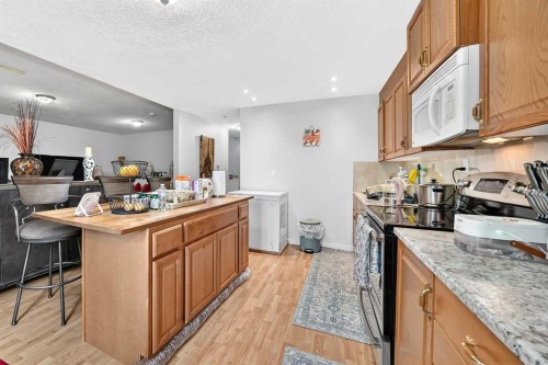 168 Country Hills Way Nw, Calgary, AB - Indoor Photo Showing Kitchen