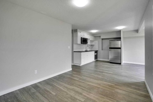 368 Nolanhurst Crescent Nw, Calgary, AB - Indoor Photo Showing Kitchen