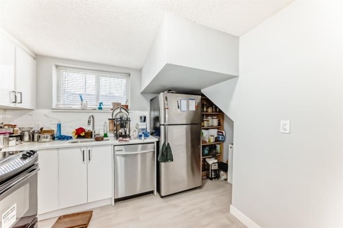 59 Templeson Road Ne, Calgary, AB - Indoor Photo Showing Kitchen