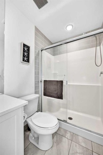 162 Silverado Boulevard Sw, Calgary, AB - Indoor Photo Showing Bathroom