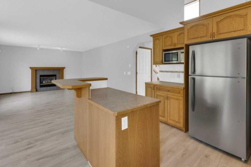 120 Gleneagles Terrace, Cochrane, AB - Indoor Photo Showing Kitchen