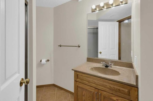 120 Gleneagles Terrace, Cochrane, AB - Indoor Photo Showing Bathroom