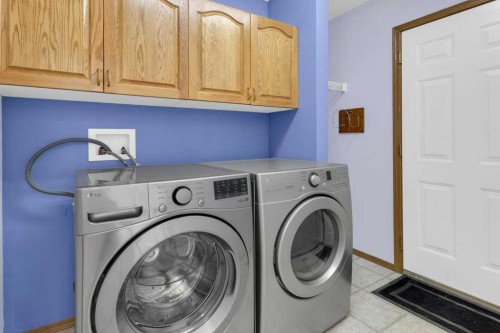 120 Gleneagles Terrace, Cochrane, AB - Indoor Photo Showing Laundry Room