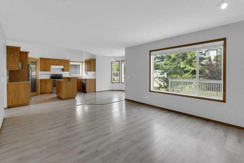 120 Gleneagles Terrace, Cochrane, AB - Indoor Photo Showing Living Room