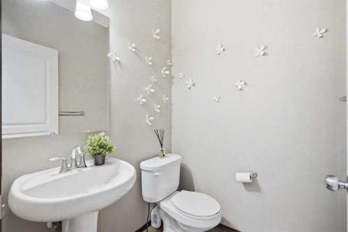 691 Panamount Boulevard Nw, Calgary, AB - Indoor Photo Showing Bathroom