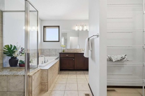 691 Panamount Boulevard Nw, Calgary, AB - Indoor Photo Showing Bathroom