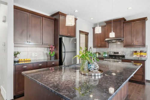 691 Panamount Boulevard Nw, Calgary, AB - Indoor Photo Showing Kitchen
