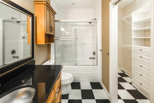 41 Cranleigh Park Se, Calgary, AB - Indoor Photo Showing Bathroom