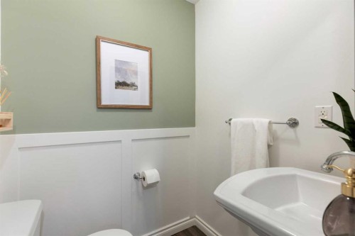 8 Midridge Bay Se, Calgary, AB - Indoor Photo Showing Bathroom