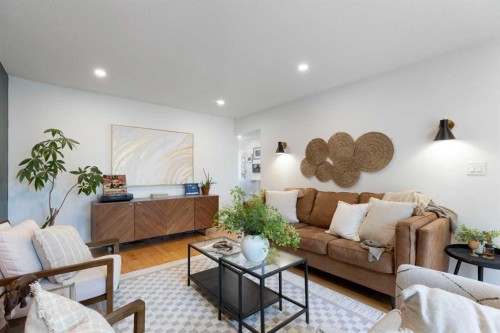 8 Midridge Bay Se, Calgary, AB - Indoor Photo Showing Living Room