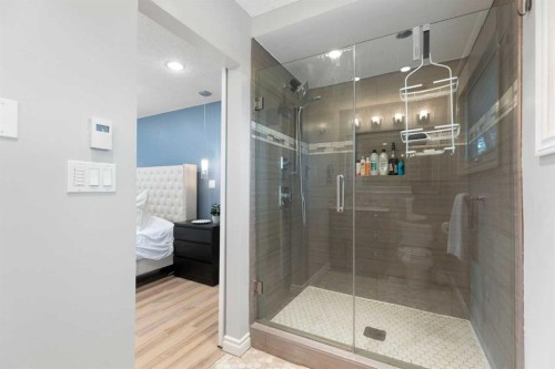 8 Midridge Bay Se, Calgary, AB - Indoor Photo Showing Bathroom
