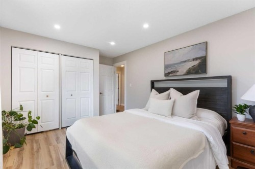 8 Midridge Bay Se, Calgary, AB - Indoor Photo Showing Bedroom