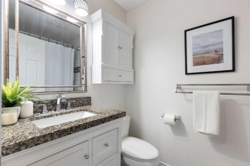8 Midridge Bay Se, Calgary, AB - Indoor Photo Showing Bathroom
