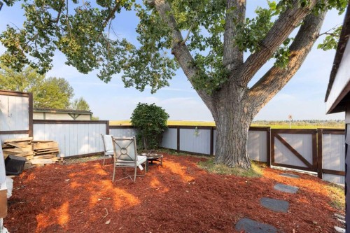 8 Midridge Bay Se, Calgary, AB - Outdoor