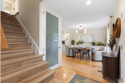 8 Midridge Bay Se, Calgary, AB - Indoor