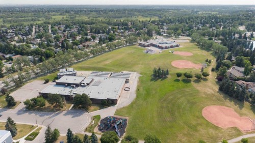 8 Midridge Bay Se, Calgary, AB - Outdoor With View