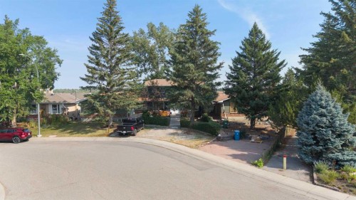 8 Midridge Bay Se, Calgary, AB - Outdoor