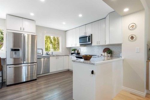 8 Midridge Bay Se, Calgary, AB - Indoor Photo Showing Kitchen With Upgraded Kitchen