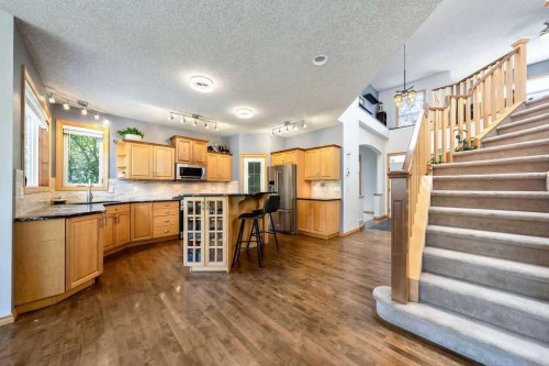 391 Banister Drive, Okotoks, AB - Indoor Photo Showing Kitchen