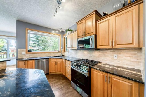 391 Banister Drive, Okotoks, AB - Indoor Photo Showing Kitchen