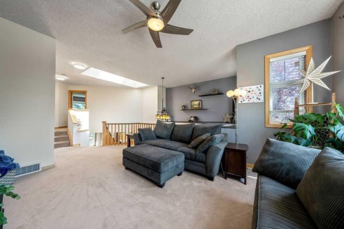 391 Banister Drive, Okotoks, AB - Indoor Photo Showing Living Room