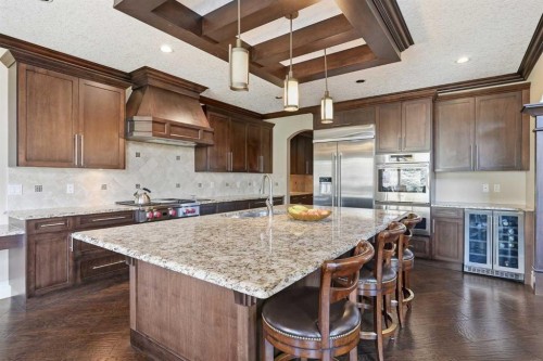 109 Aspen Ridge Place Sw, Calgary, AB - Indoor Photo Showing Kitchen