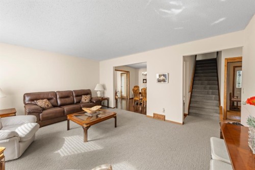 203 Silver Valley Boulevard Nw, Calgary, AB - Indoor Photo Showing Living Room