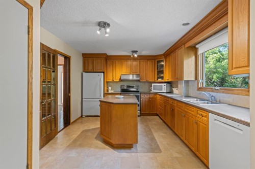 203 Silver Valley Boulevard Nw, Calgary, AB - Indoor Photo Showing Kitchen With Double Sink