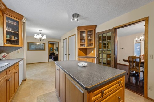 203 Silver Valley Boulevard Nw, Calgary, AB - Indoor Photo Showing Kitchen