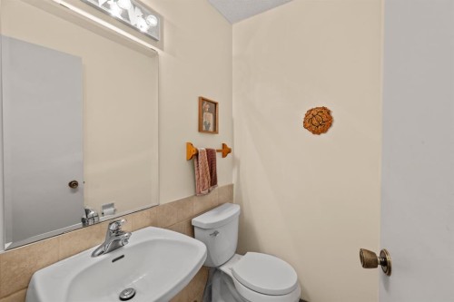 203 Silver Valley Boulevard Nw, Calgary, AB - Indoor Photo Showing Bathroom