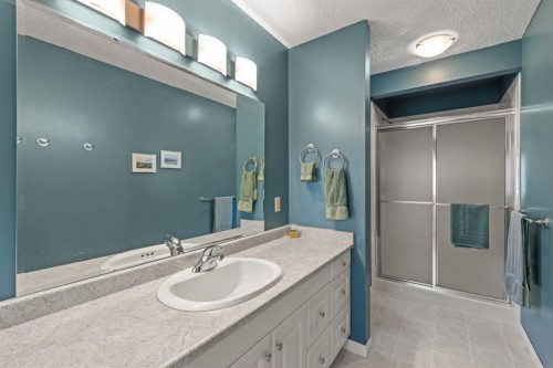 203 Silver Valley Boulevard Nw, Calgary, AB - Indoor Photo Showing Bathroom