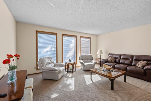 203 Silver Valley Boulevard Nw, Calgary, AB - Indoor Photo Showing Living Room
