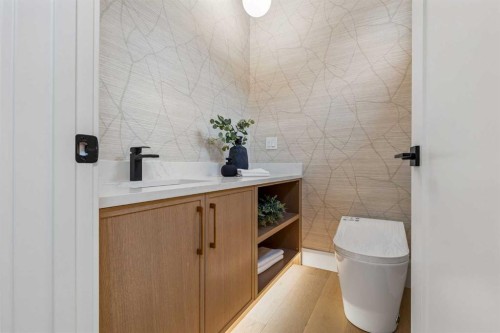 2708 18 Street Nw, Calgary, AB - Indoor Photo Showing Bathroom