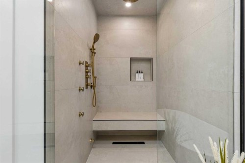 2708 18 Street Nw, Calgary, AB - Indoor Photo Showing Bathroom