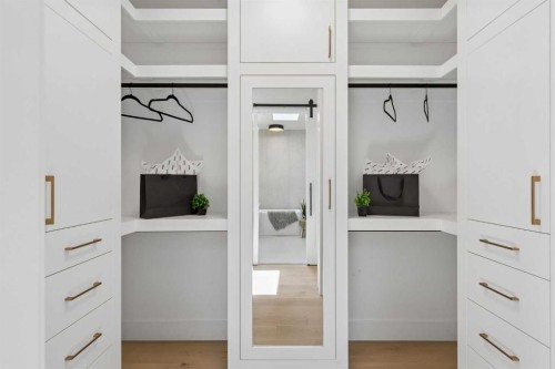 2708 18 Street Nw, Calgary, AB - Indoor Photo Showing Other Room