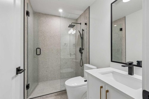 2708 18 Street Nw, Calgary, AB - Indoor Photo Showing Bathroom