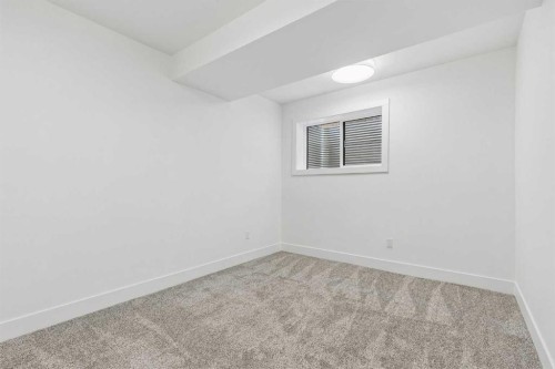 2708 18 Street Nw, Calgary, AB - Indoor Photo Showing Other Room