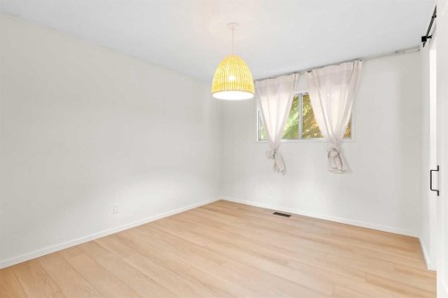 5467 Dalrymple Crescent Nw, Calgary, AB - Indoor Photo Showing Other Room