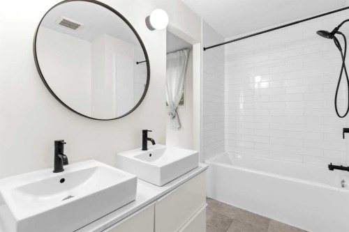 5467 Dalrymple Crescent Nw, Calgary, AB - Indoor Photo Showing Bathroom