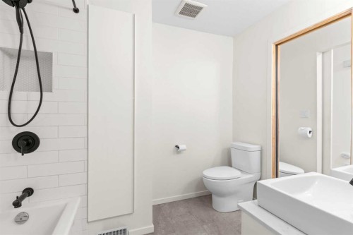 5467 Dalrymple Crescent Nw, Calgary, AB - Indoor Photo Showing Bathroom