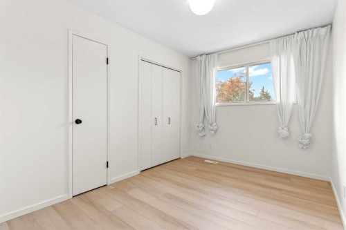 5467 Dalrymple Crescent Nw, Calgary, AB - Indoor Photo Showing Other Room