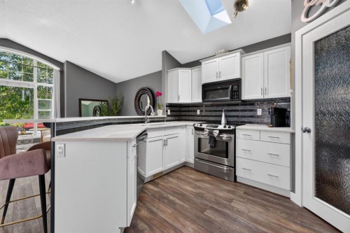 79 Cranberry Square Se, Calgary, AB - Indoor Photo Showing Kitchen