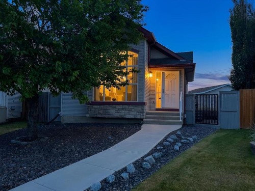 79 Cranberry Square Se, Calgary, AB - Outdoor