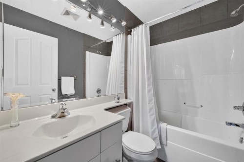 79 Cranberry Square Se, Calgary, AB - Indoor Photo Showing Bathroom