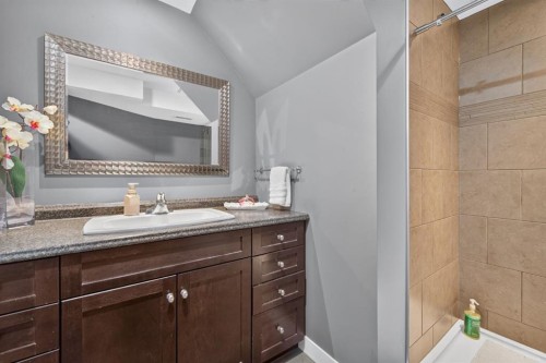 79 Cranberry Square Se, Calgary, AB - Indoor Photo Showing Bathroom
