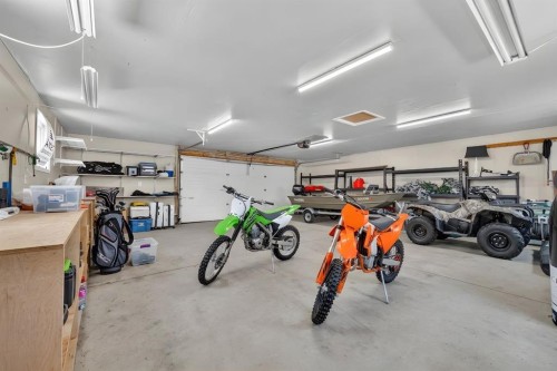 79 Cranberry Square Se, Calgary, AB - Indoor Photo Showing Garage