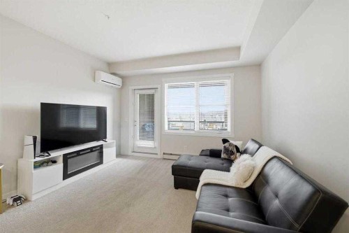 318-55 Wolf Hollow Crescent Se, Calgary, AB - Indoor Photo Showing Living Room