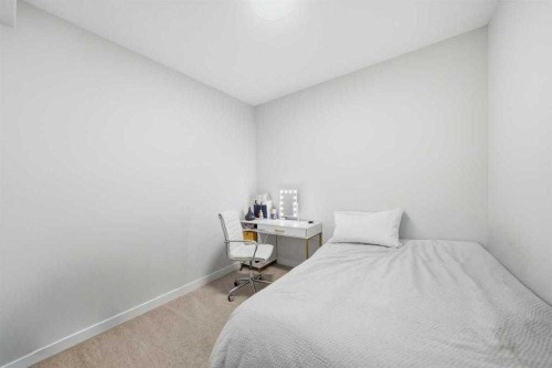 318-55 Wolf Hollow Crescent Se, Calgary, AB - Indoor Photo Showing Bedroom