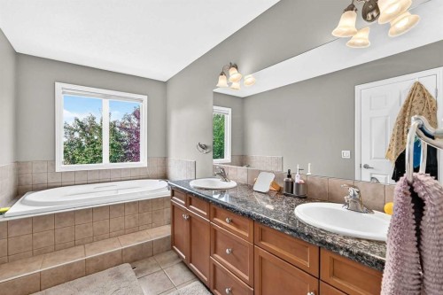 153 Cranleigh Bay Se, Calgary, AB 